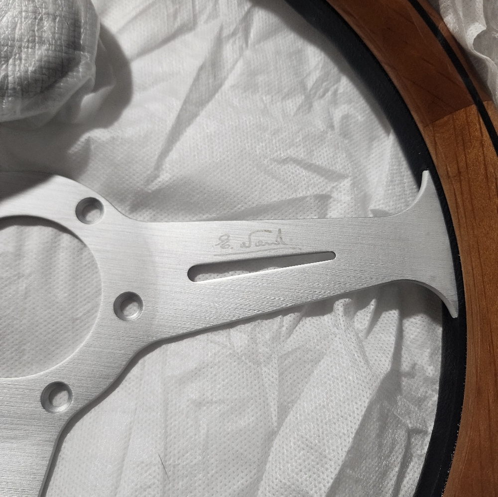 Steering wheel - Picture 4 of 6